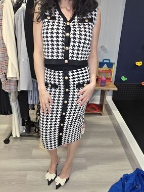 Black & White Houndstooth Skirt And Top Set - Sz Medium